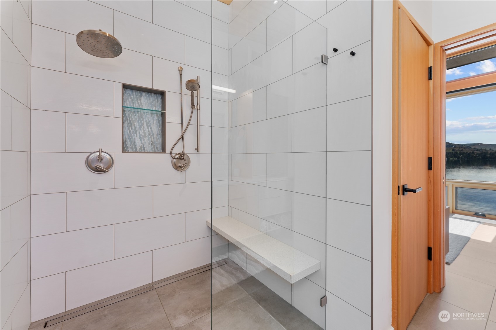 13561 South Lakeshore Road Chelan, WA 98816 - Photo 9 of 40