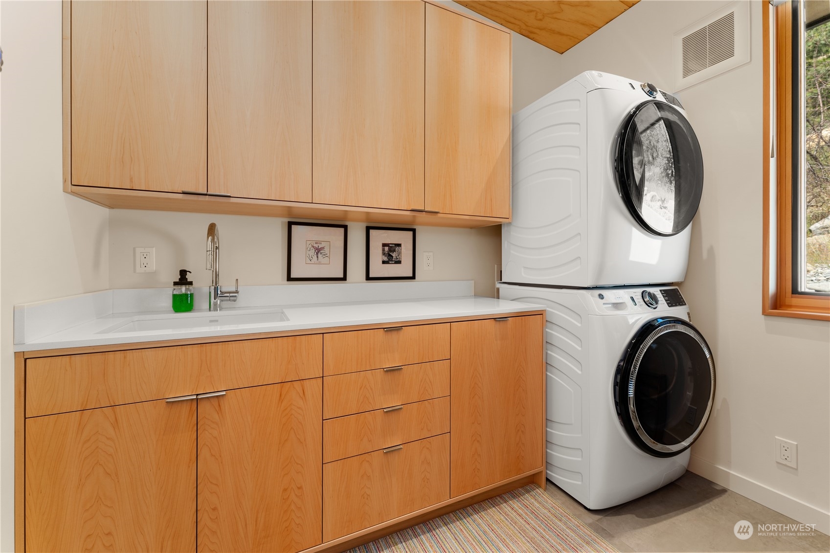 13561 South Lakeshore Road Chelan, WA 98816 - Photo 10 of 40