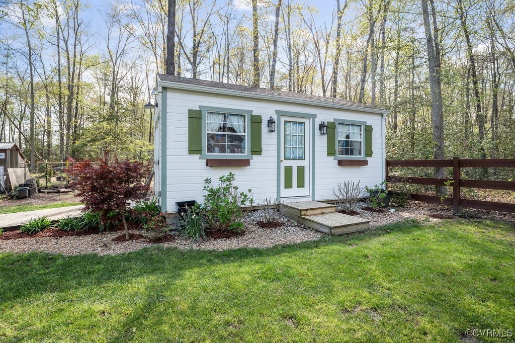 6213 Round Rock Road Chesterfield, VA 23838 - Photo 33 of 45 Shed with lighting and receptacles