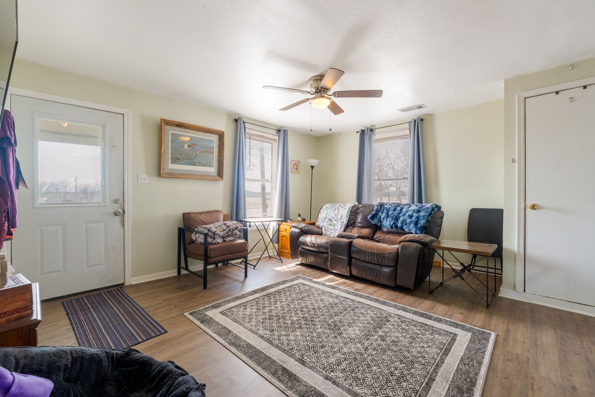 6129 Farm To Market 2313 Kempner, TX 76539 - Photo 19 of 28 a living room with furniture and a rug