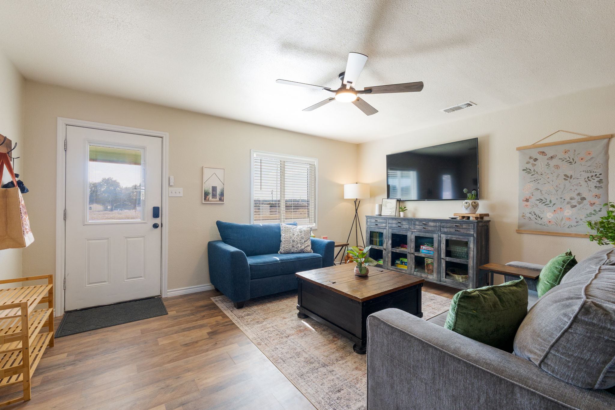 6129 Farm To Market 2313 Kempner, TX 76539 - Photo 3 of 28 a living room with furniture and a fireplace