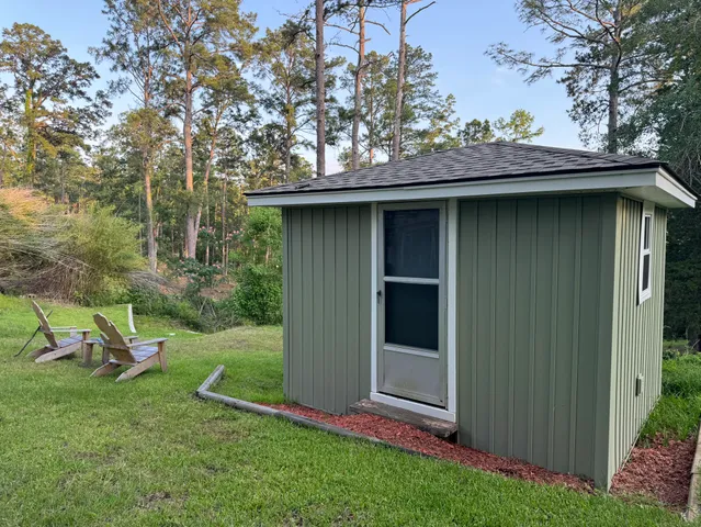 a view of back yard of the house