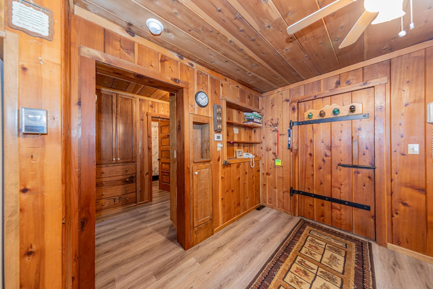 50054 Poplar Road Oakhurst, CA 93644 - Photo 13 of 34 a view of a bathroom with wooden floor