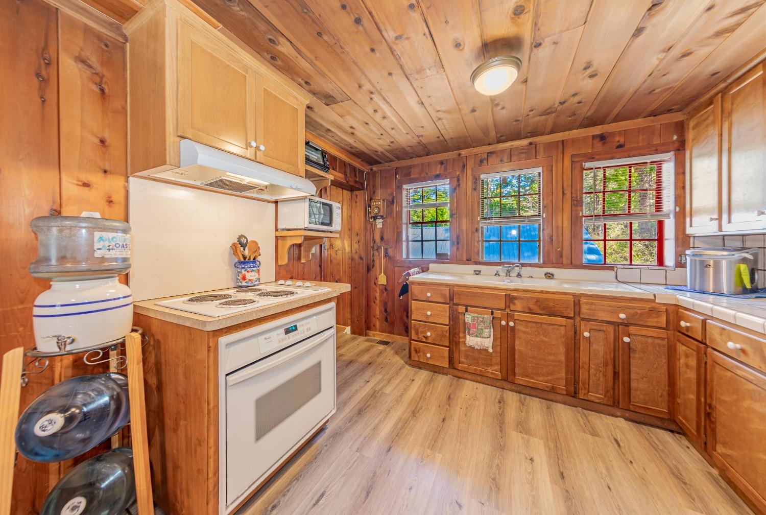 50054 Poplar Road Oakhurst, CA 93644 - Photo 9 of 34 a kitchen with a stove oven and sink