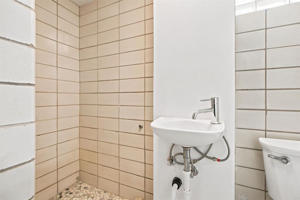 3739 Margate Road Pittsburgh, PA 15221 - Photo 41 of 45 Lower level bathroom with shower