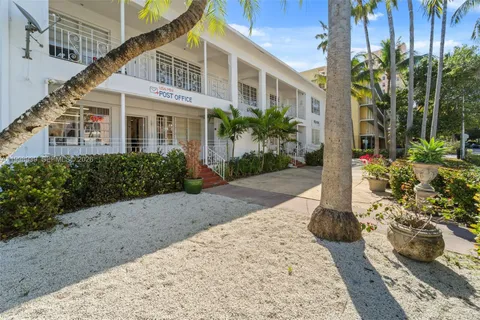 $3,499,000 | 901 Pennsylvania Avenue, Miami Beach, FL 33139