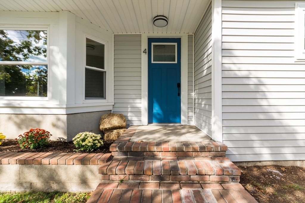 4 Springhill Street Fairhaven, MA 02719 - Photo 4 of 29