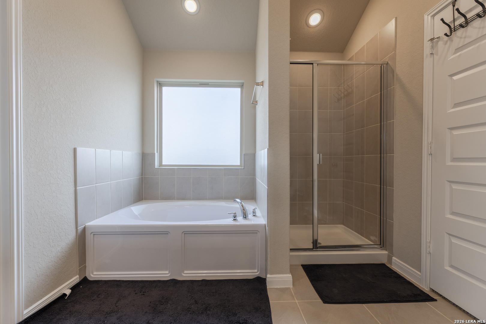 3035 Selhurst Street Converse, TX 78109 - Photo 12 of 18 a bathroom with a bathtub and shower