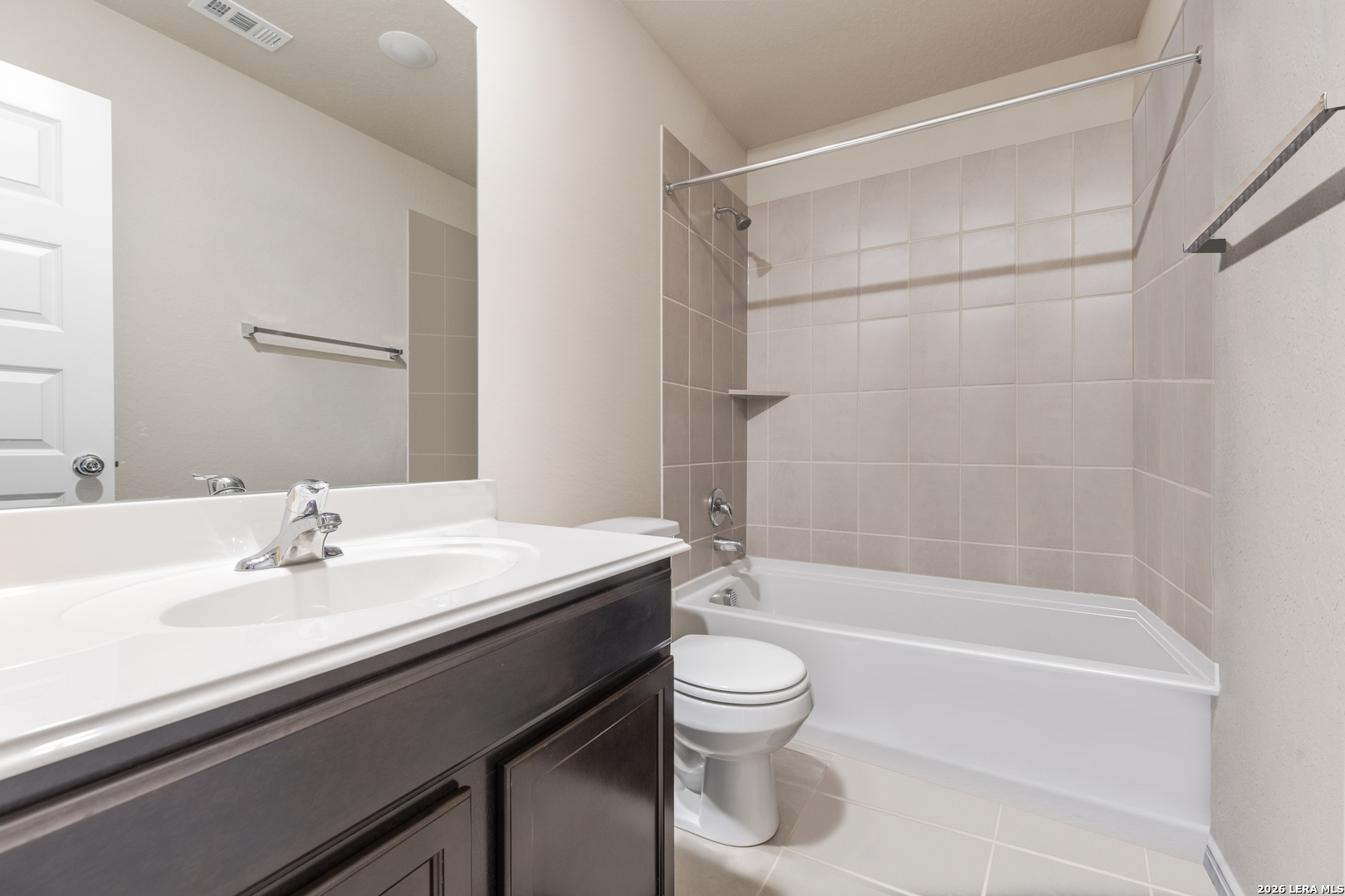 3035 Selhurst Street Converse, TX 78109 - Photo 14 of 18 a bathroom with a sink a toilet and a bathtub