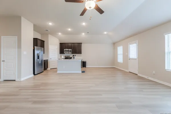 $1,800 | 3035 Selhurst Street, Converse, TX 78109