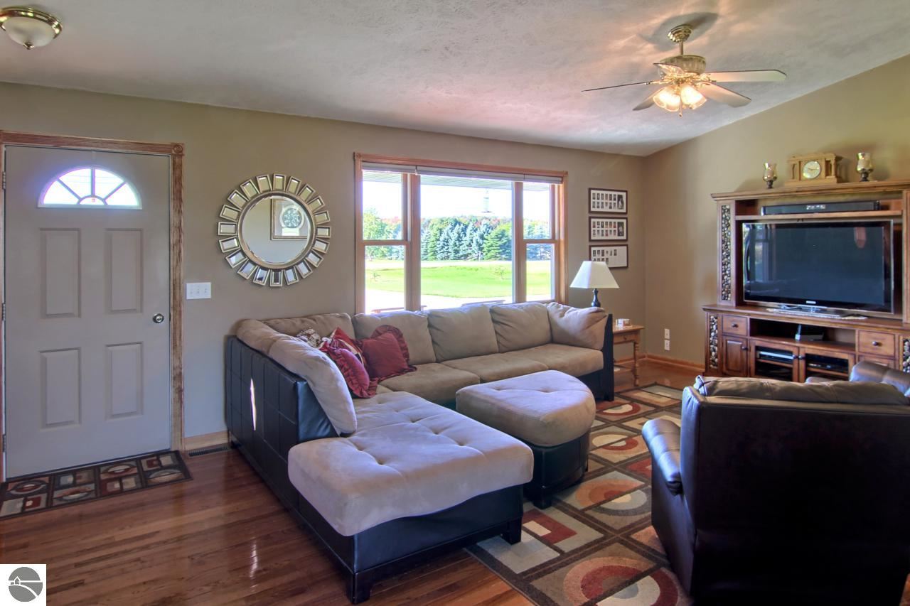 5477 Sparling Road Kingsley, MI 49649 - Photo 11 of 26 1818595-15.JPG