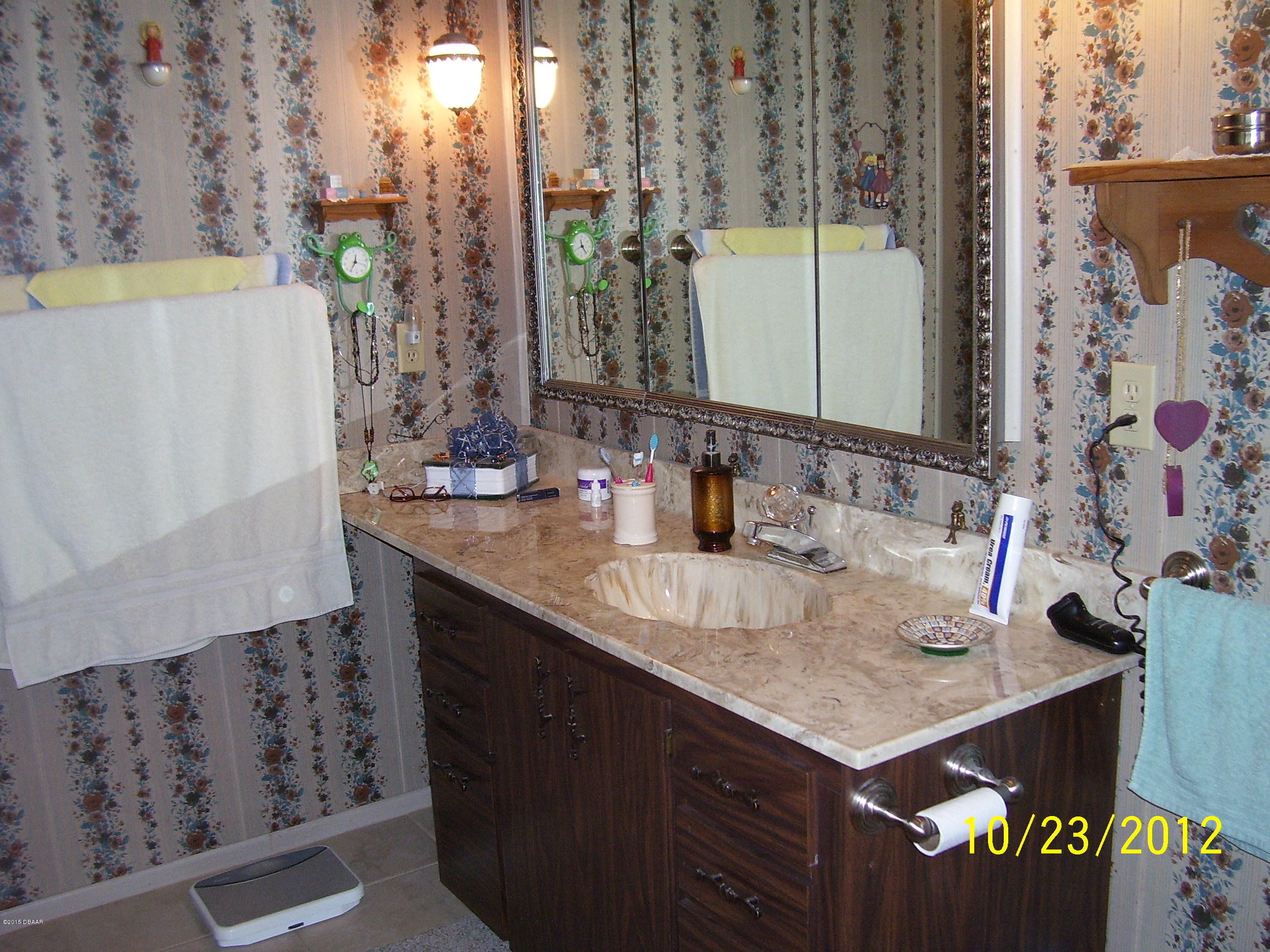 137 Flamingo Road Edgewater, FL 32141 - Photo 20 of 37 Master Vanity