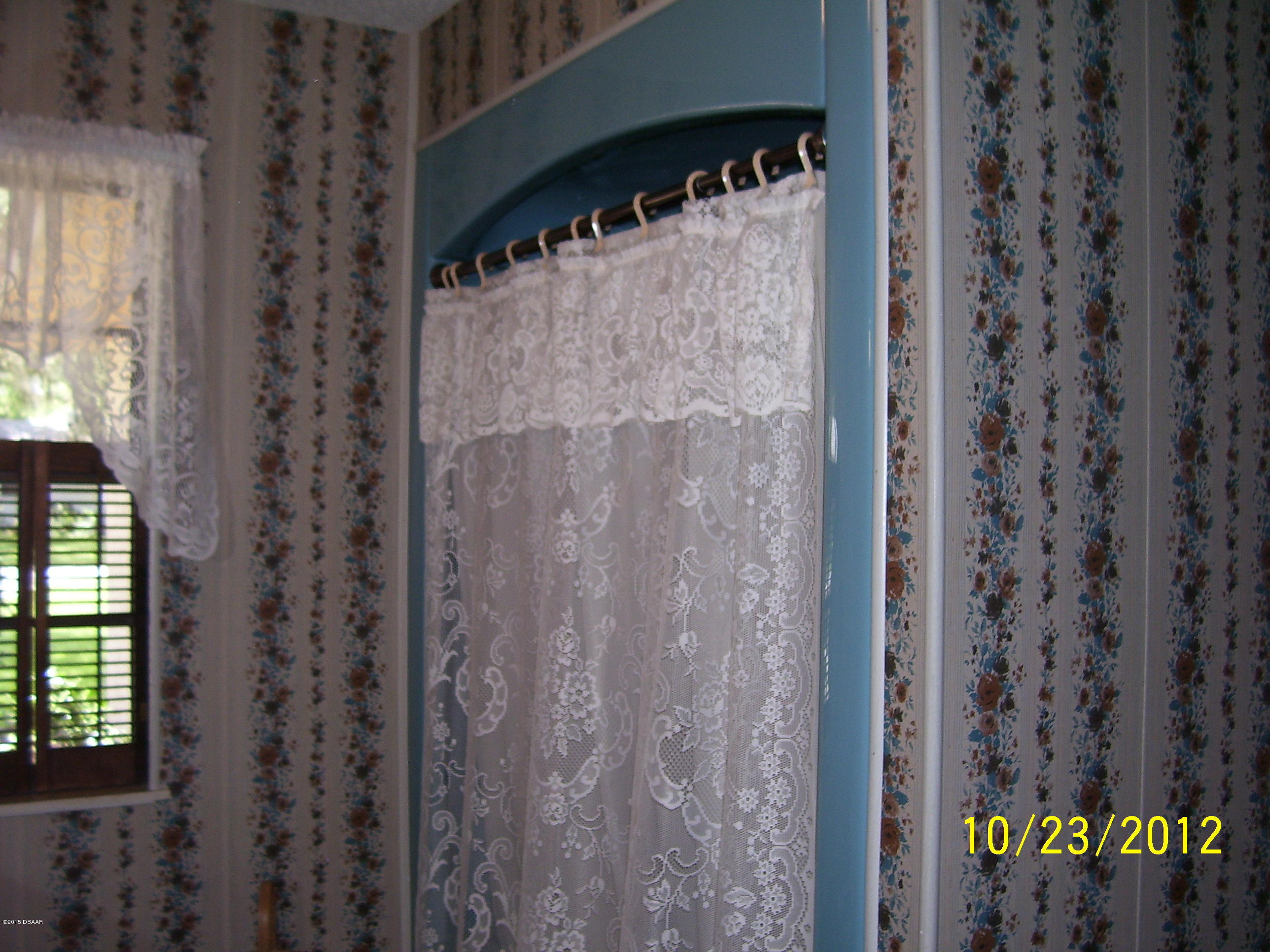 137 Flamingo Road Edgewater, FL 32141 - Photo 21 of 37 Master Tub & Shower