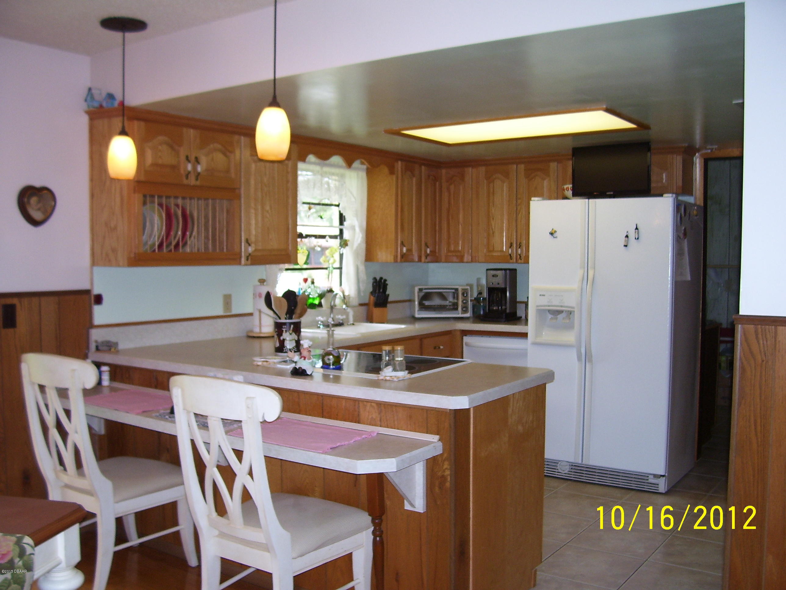 137 Flamingo Road Edgewater, FL 32141 - Photo 3 of 37 Bright Kitchen
