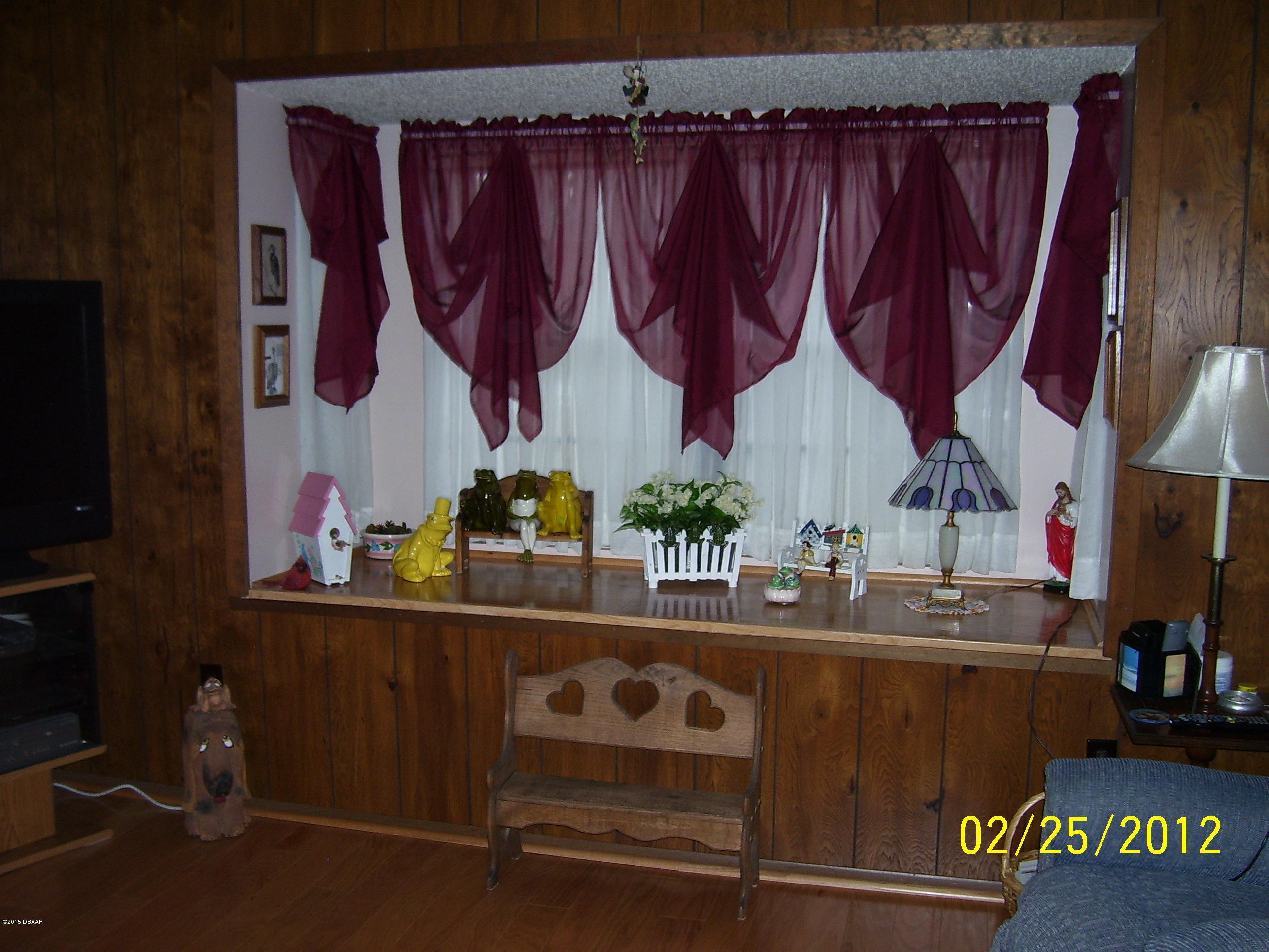 137 Flamingo Road Edgewater, FL 32141 - Photo 8 of 37 Living Room