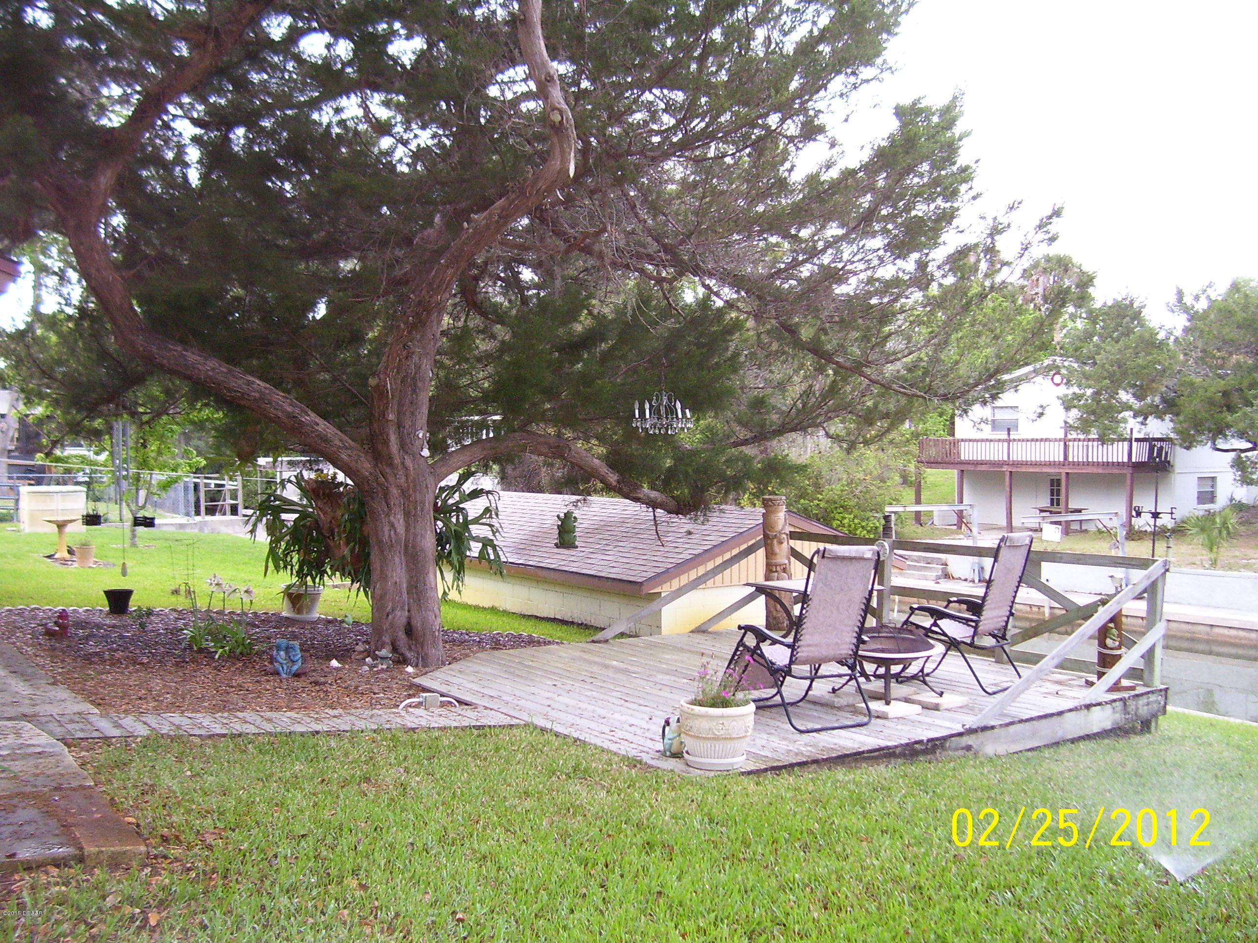 137 Flamingo Road Edgewater, FL 32141 - Photo 9 of 37 Sun Deck