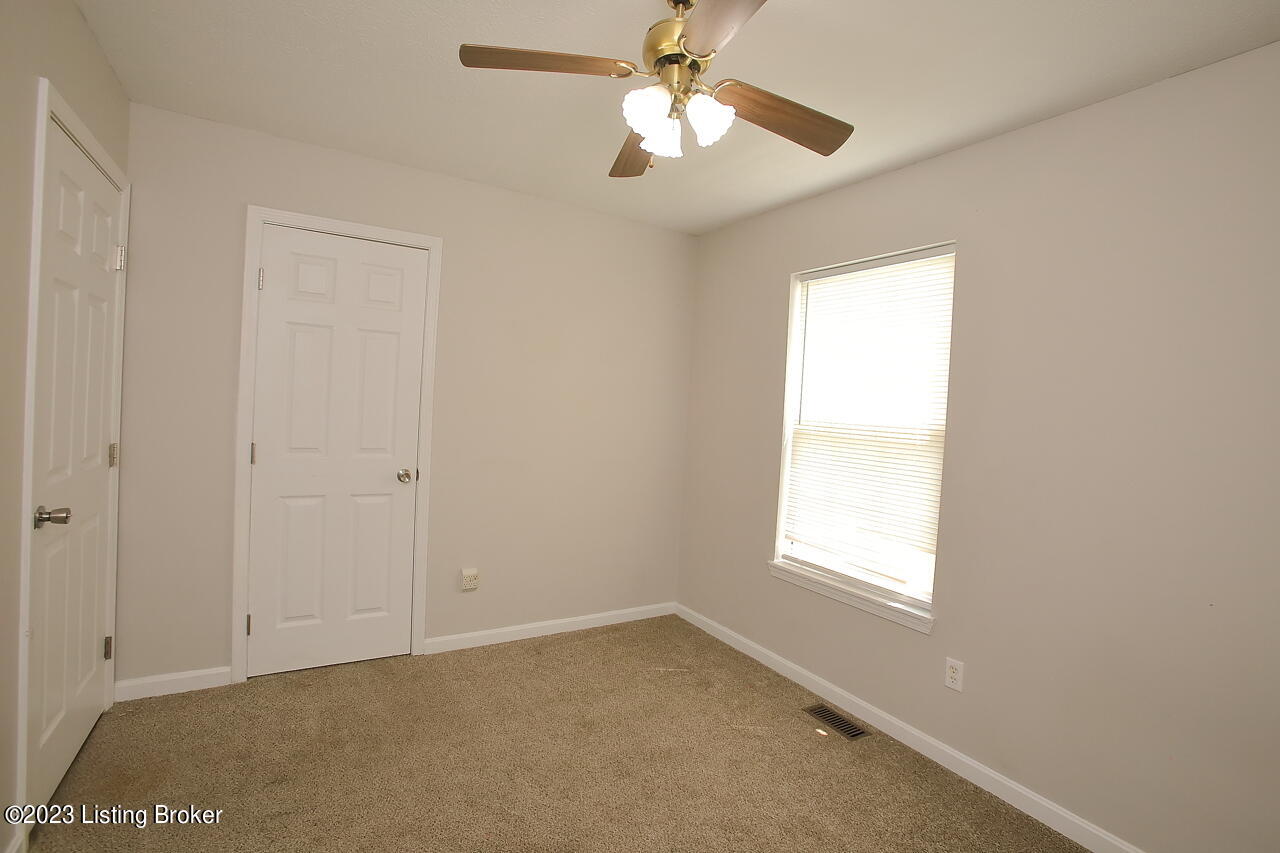 159 Howlett Drive Shepherdsville, KY 40165 - Photo 21 of 35 Bedroom 3