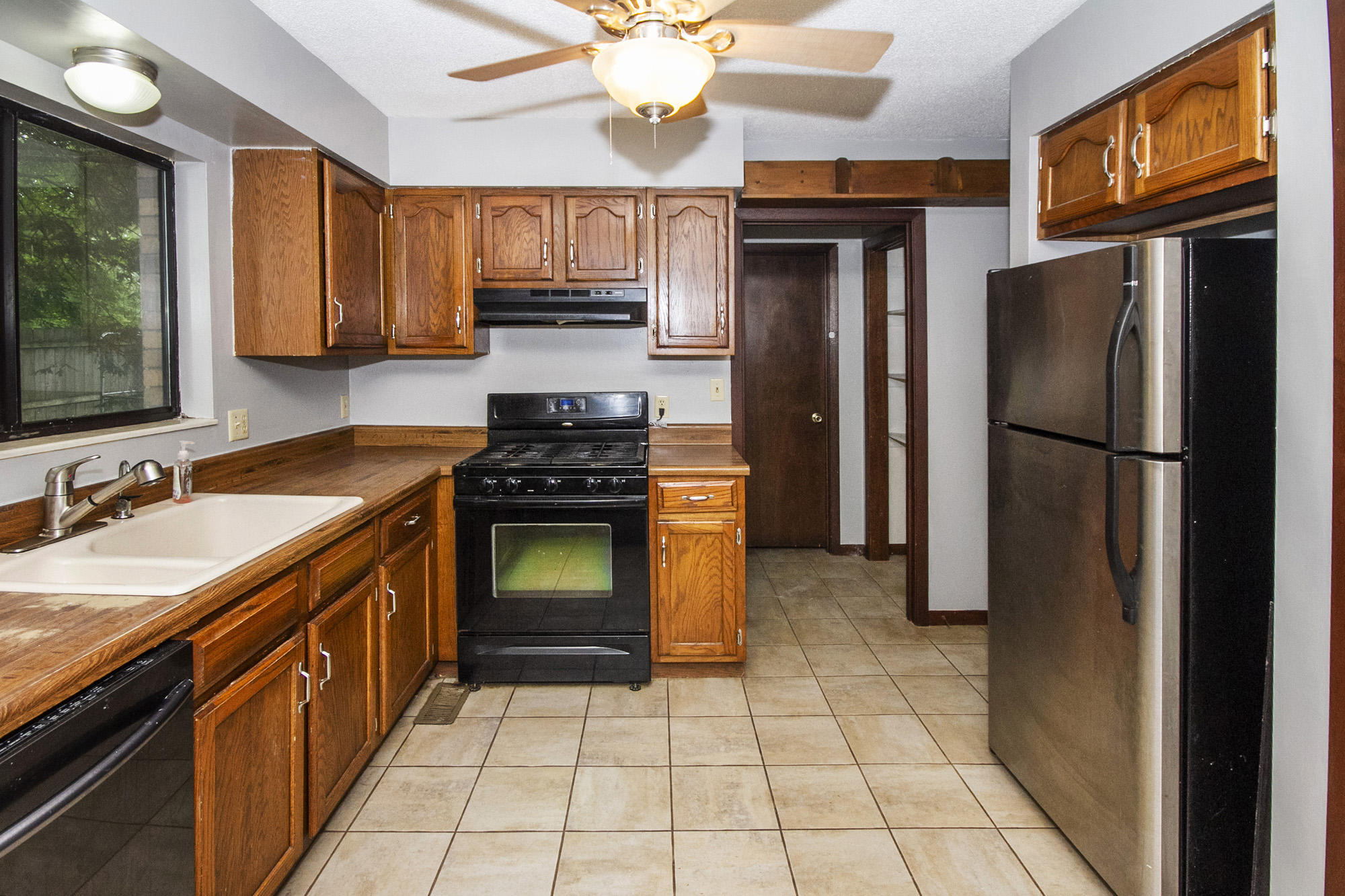 105 Hendrix Drive Oak Ridge, TN 37830 - Photo 14 of 38 Upstairs Kitchen
