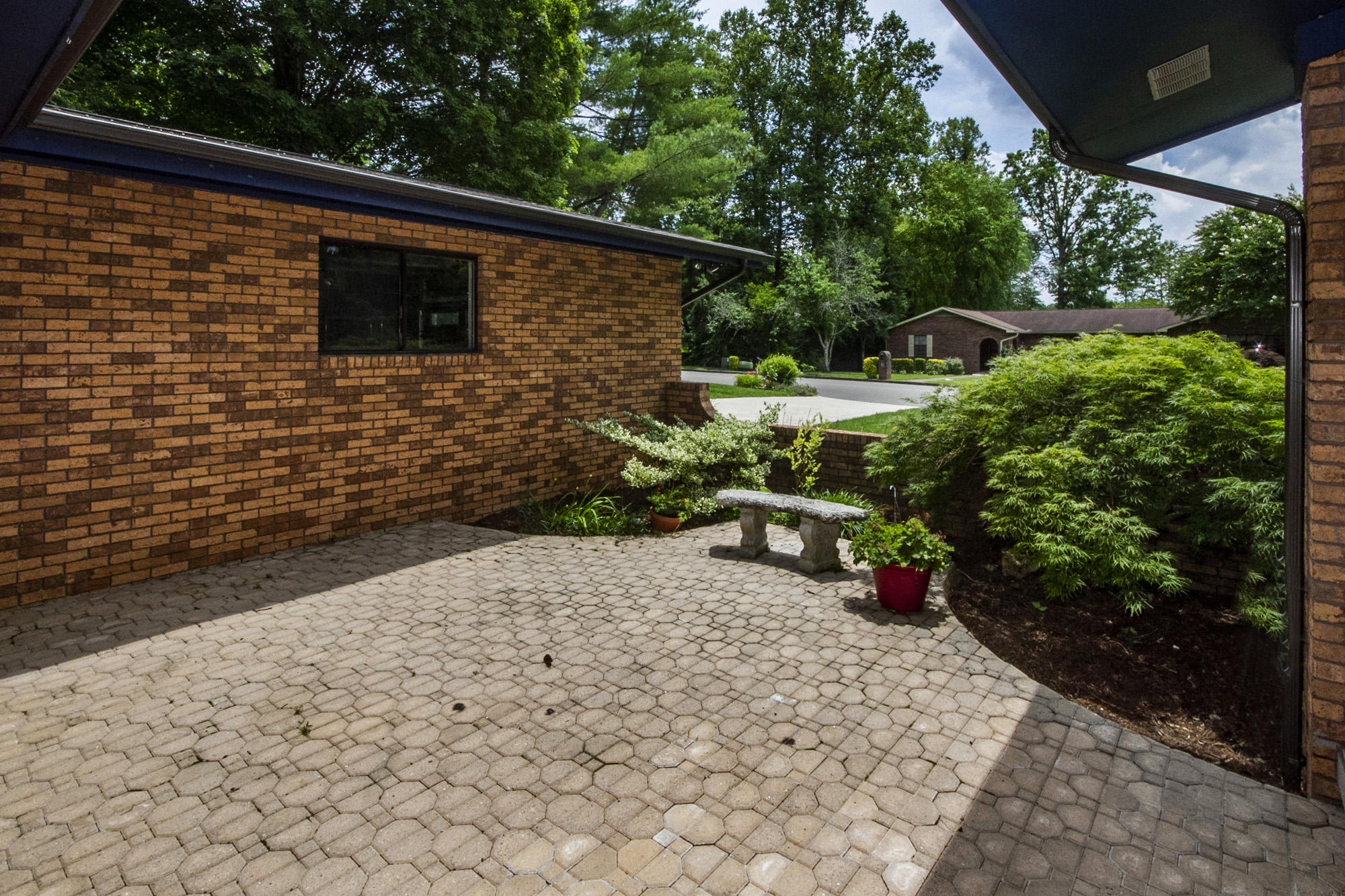 105 Hendrix Drive Oak Ridge, TN 37830 - Photo 5 of 38 Front Patio