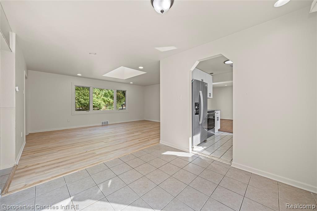 6550 Inkster Road West Bloomfield, MI 48322 - Photo 8 of 39