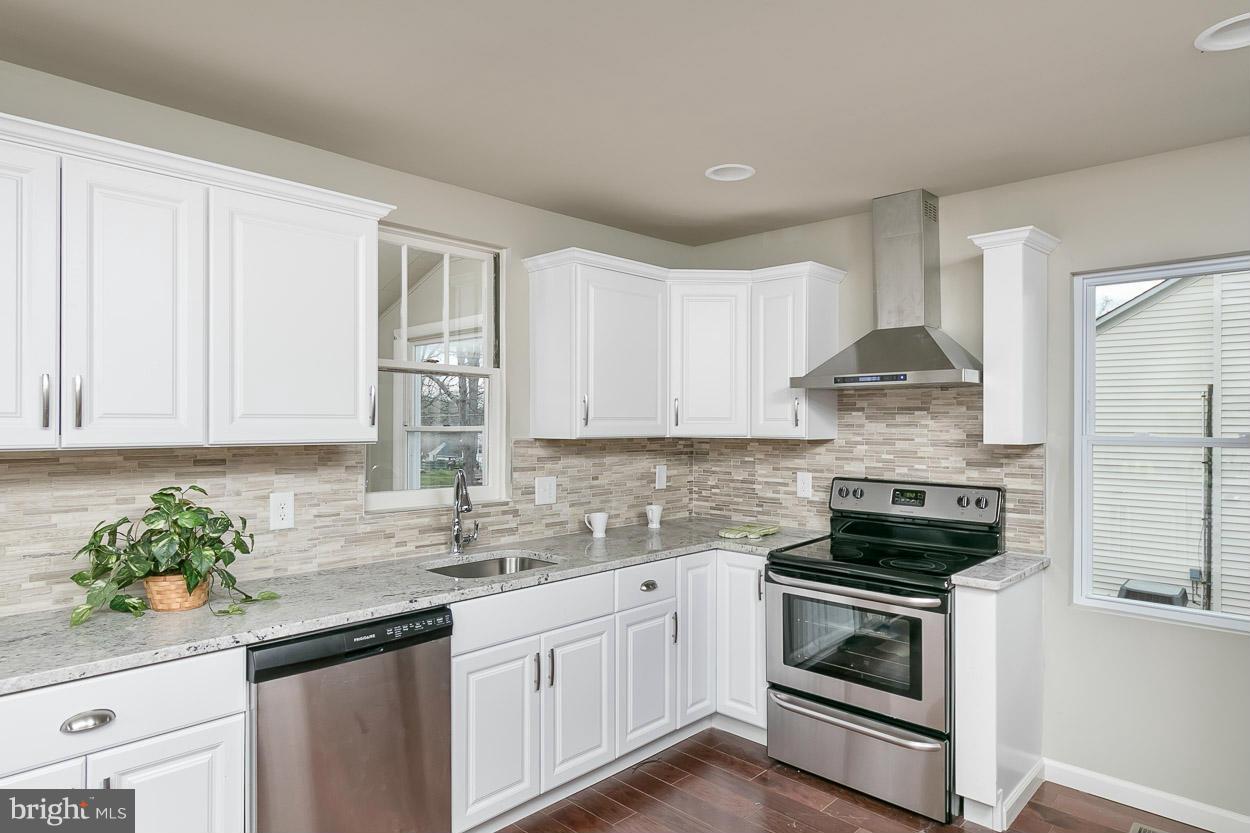 1704 Goodview Road Parkville, MD 21234 - Photo 2 of 30 Kitchen