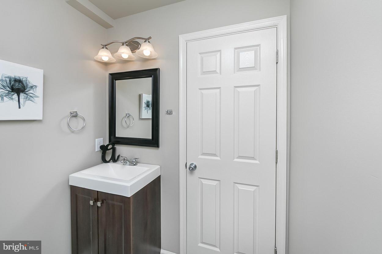 1704 Goodview Road Parkville, MD 21234 - Photo 15 of 30 Bath (Master)