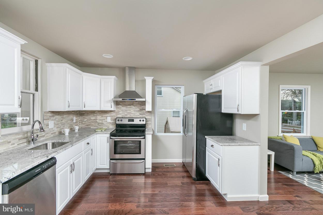 1704 Goodview Road Parkville, MD 21234 - Photo 3 of 30 Kitchen