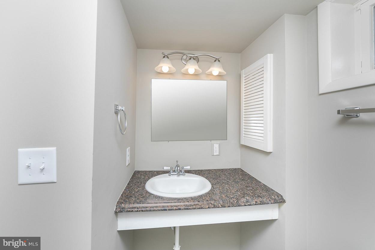 1704 Goodview Road Parkville, MD 21234 - Photo 28 of 30 Bath
