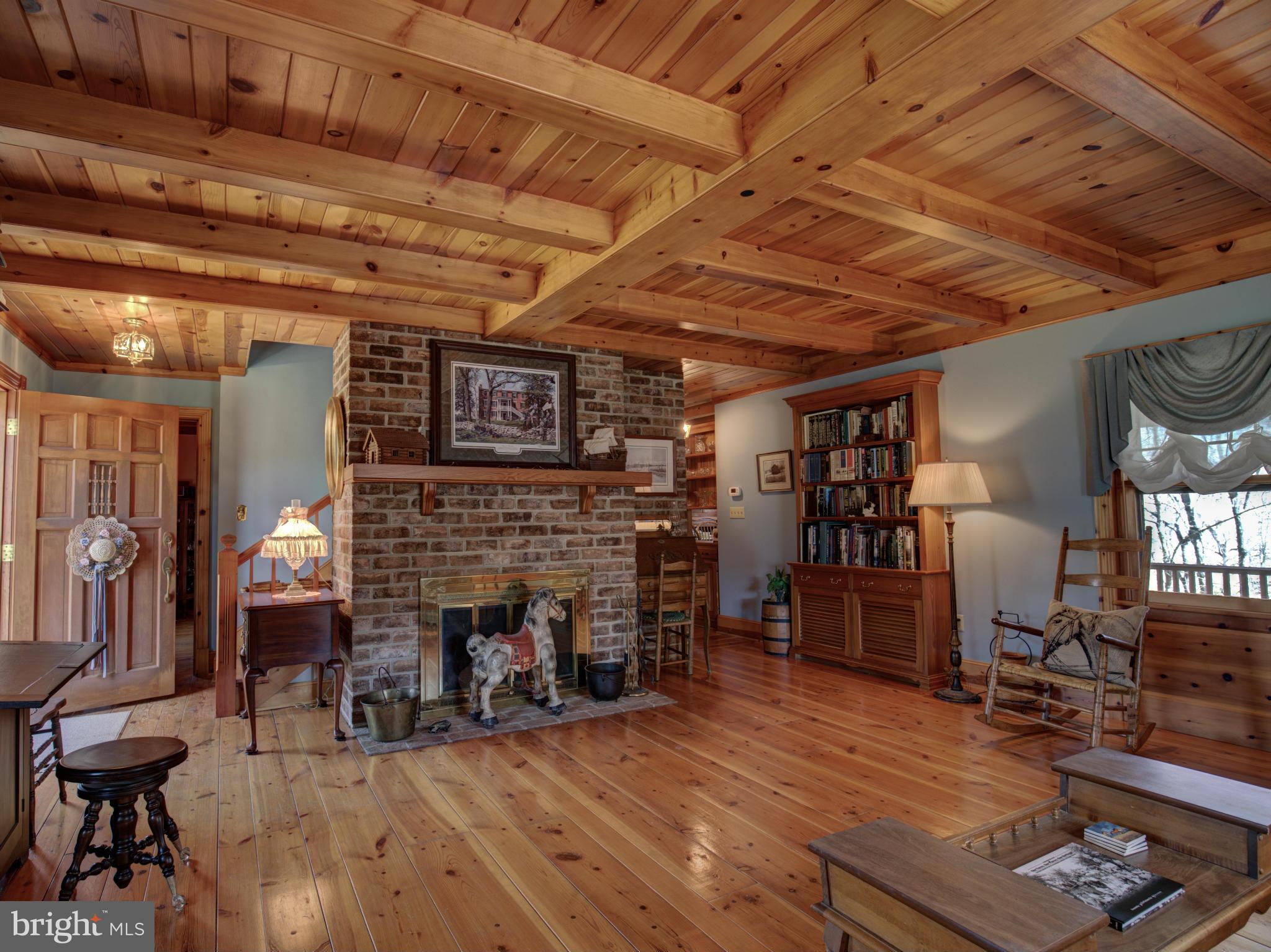 120 Longcroft Road Winchester, VA 22602 - Photo 9 of 30 Living Room