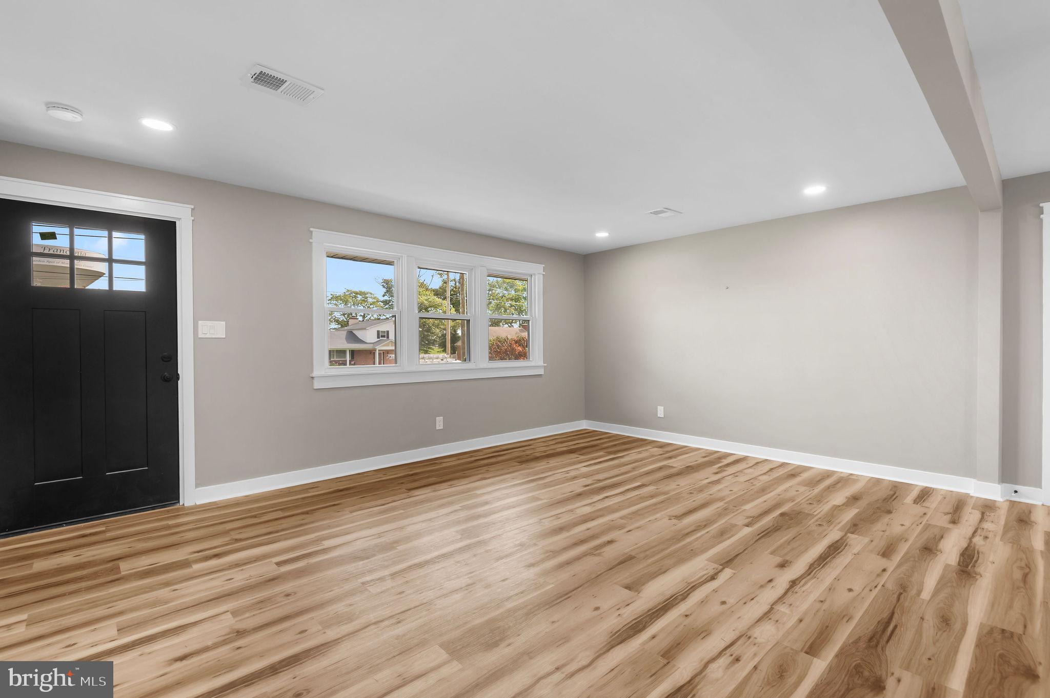 14 Cowpath Road Souderton, PA 18964 - Photo 8 of 32 Living Room