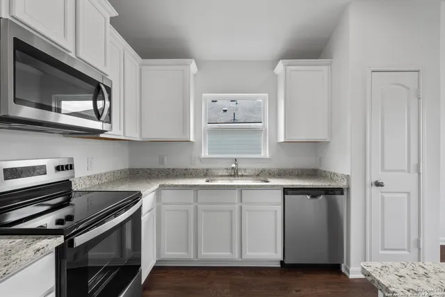 $297,900 | 16100 Farmer, Lytle, TX 78052