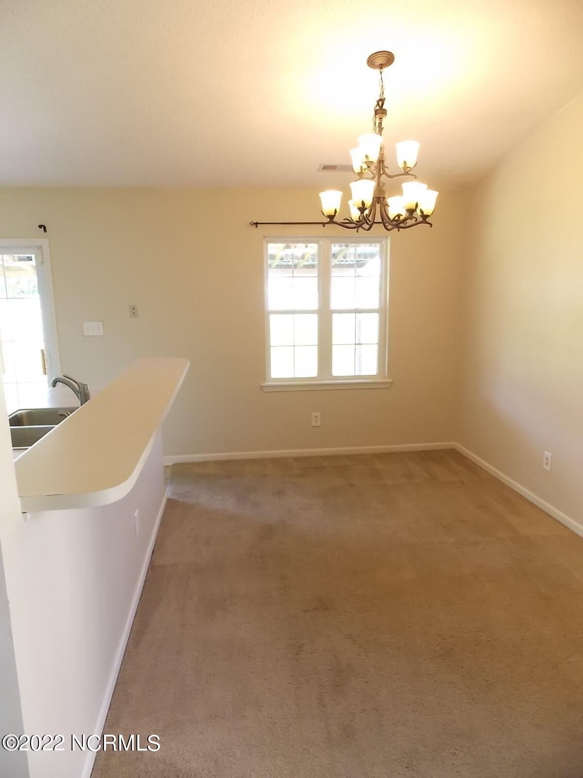 881 Sand Ridge Road Hubert, NC 28539 - Photo 10 of 25 Dining area/breakfast area