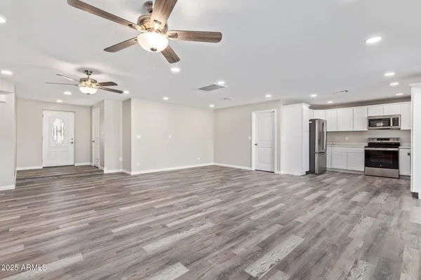 $2,650 | 4220 West State Avenue, Phoenix, AZ 85051