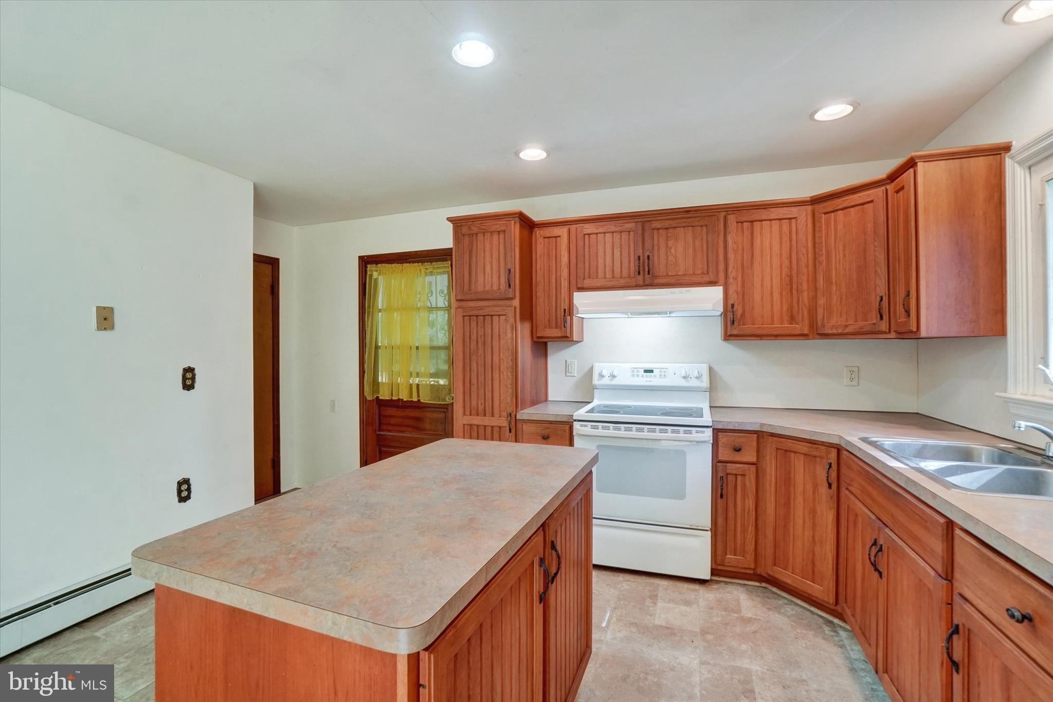 13 Heidi Road Delta, PA 17314 - Photo 13 of 42 Kitchen