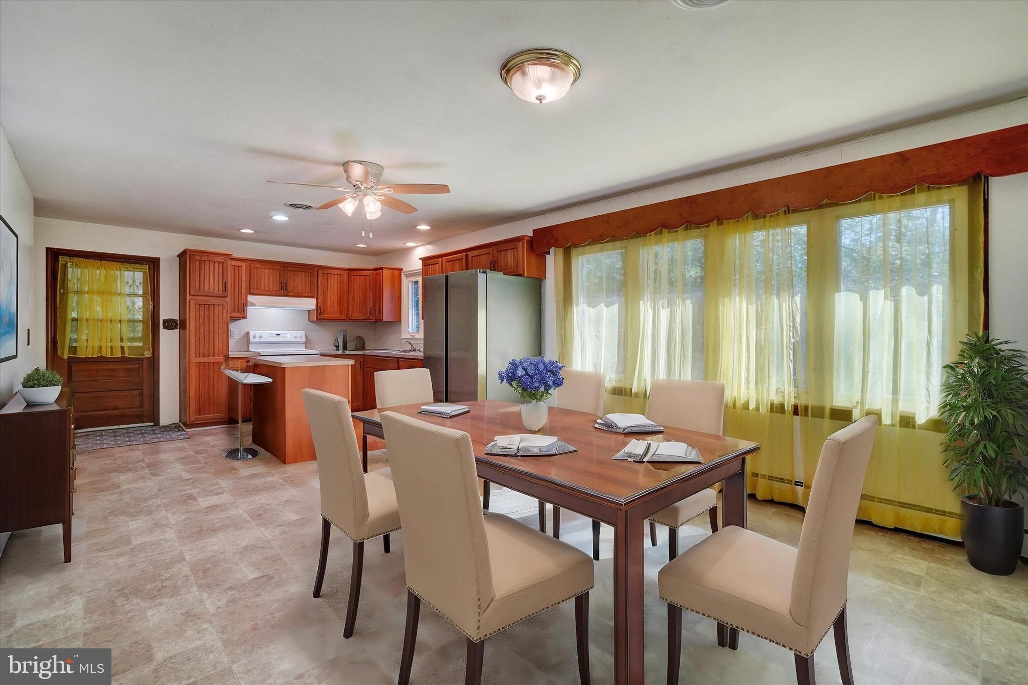 13 Heidi Road Delta, PA 17314 - Photo 9 of 42 Virtally Staged Eat-in-Kitchen