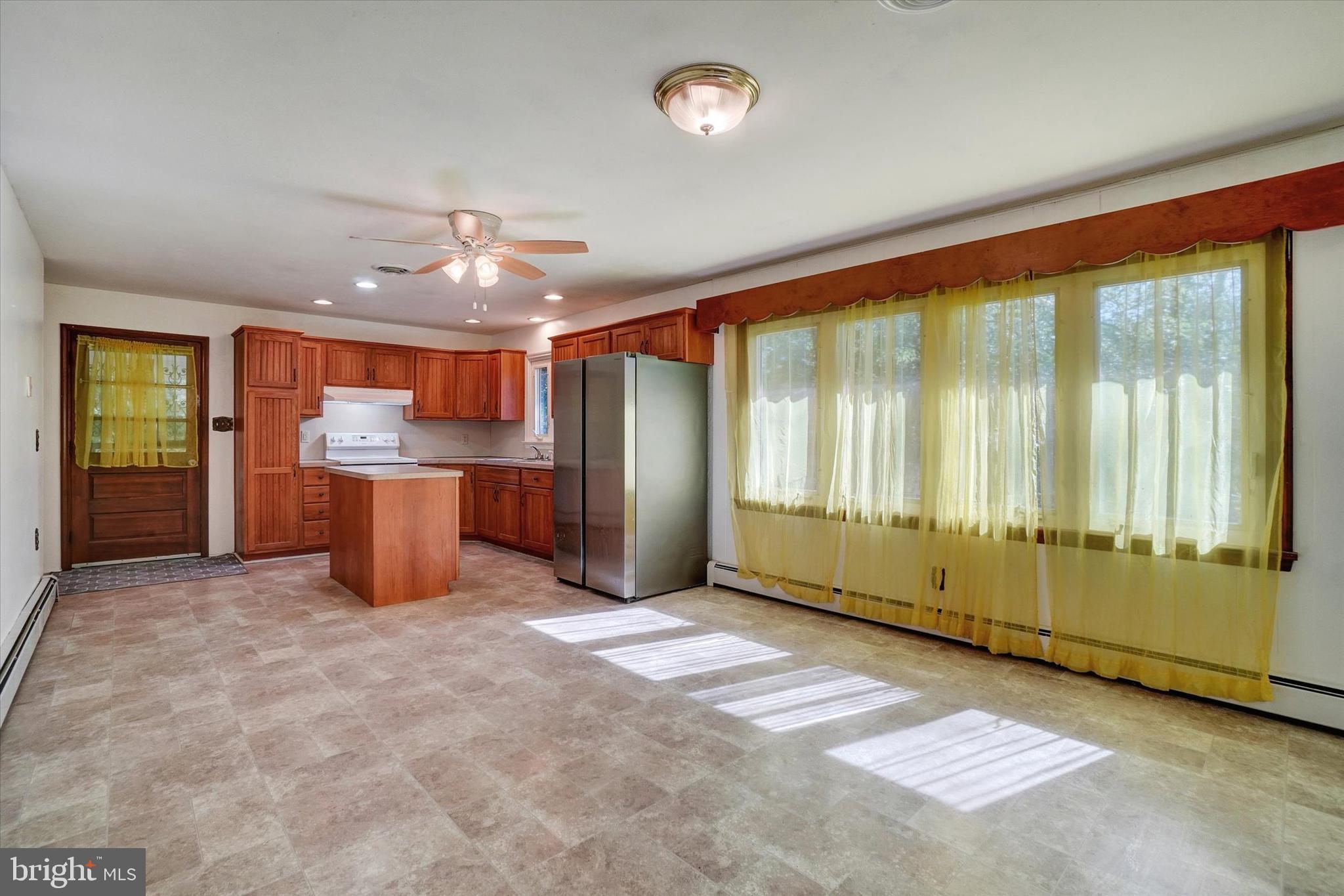 13 Heidi Road Delta, PA 17314 - Photo 10 of 42 Kitchen