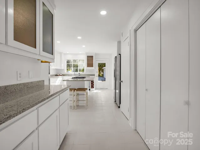 $699,900 | 20 6th Avenue Northeast, Hickory, NC 28601