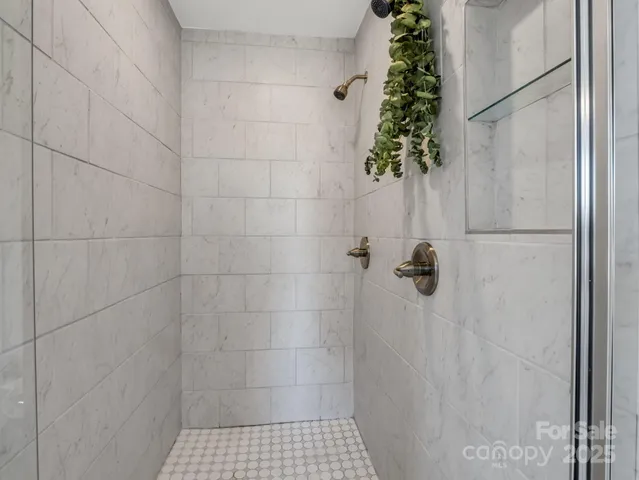 $699,900 | 20 6th Avenue Northeast, Hickory, NC 28601