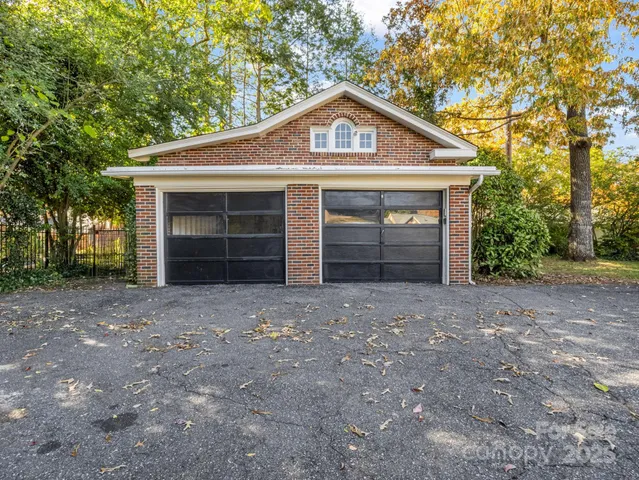 $699,900 | 20 6th Avenue Northeast, Hickory, NC 28601