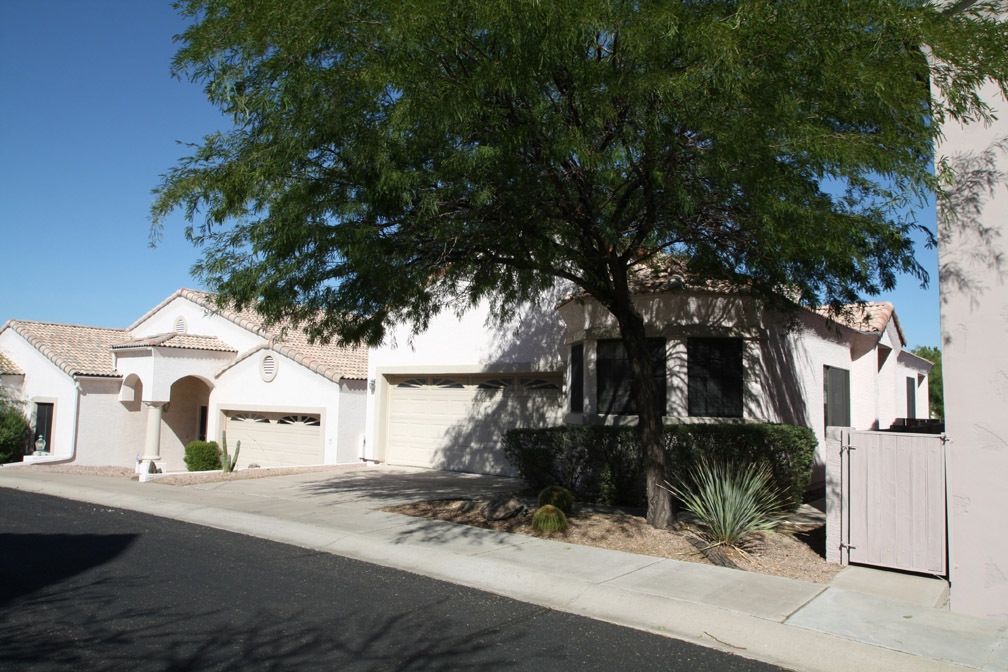 1001 East Griswold Road, Unit 10 Phoenix, AZ 85020 - Photo 1 of 16 Front