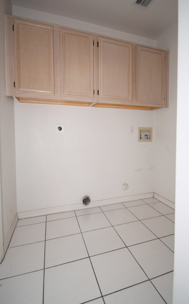 1001 East Griswold Road, Unit 10 Phoenix, AZ 85020 - Photo 5 of 16 Laundry