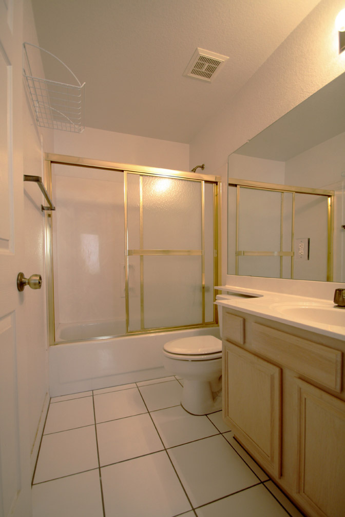 1001 East Griswold Road, Unit 10 Phoenix, AZ 85020 - Photo 9 of 16 Bathroom