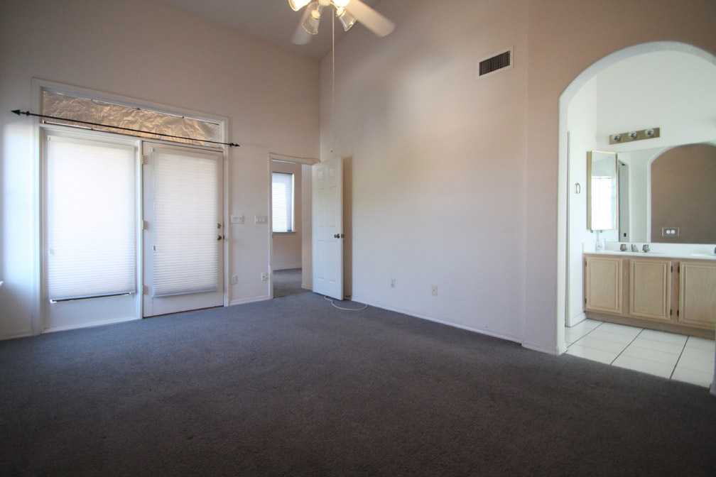1001 East Griswold Road, Unit 10 Phoenix, AZ 85020 - Photo 10 of 16 Master Bedroom