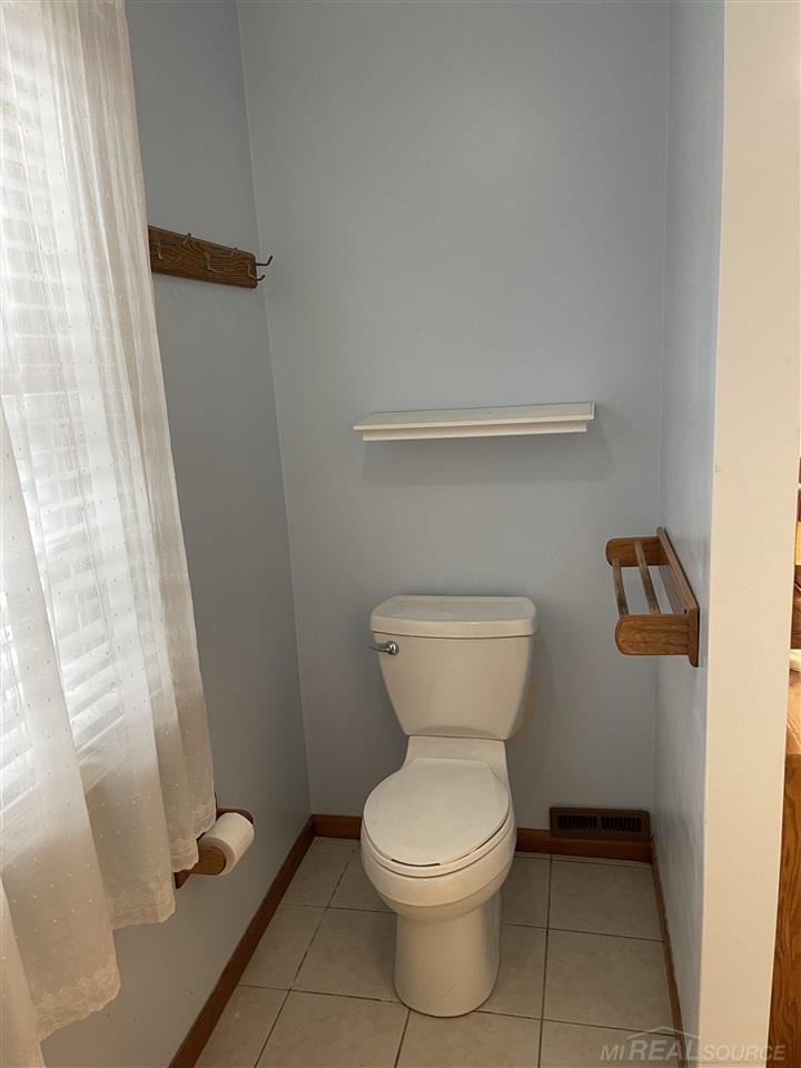 349 Grace Avenue Rochester, MI 48307 - Photo 15 of 31 50064775-14.JPG