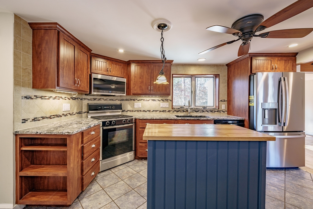 14 Thoreau Road Acton, MA 01720 - Photo 7 of 25 Gallery Image 7