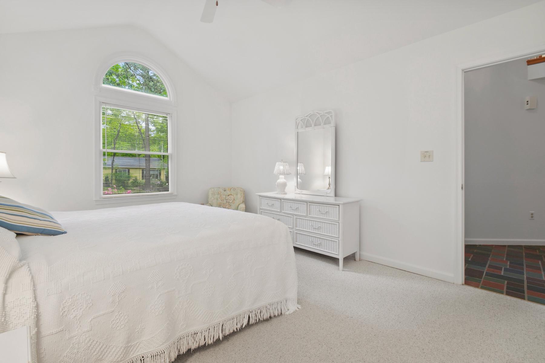 70 Capetown Road Ocean Pines, MD 21811 - Photo 26 of 48 Primary bedroom with high vaulted ceiling