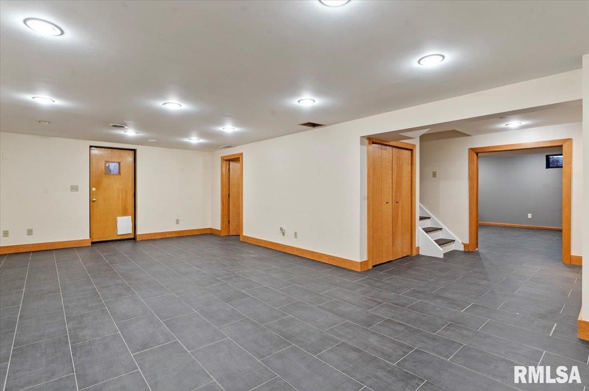 1709 Outer Park Drive Springfield, IL 62704 - Photo 41 of 66