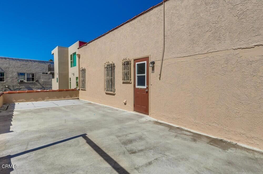 833-835 North Ridgewood Place Los Angeles, CA 90038 - Photo 25 of 28 a view of a house with a street