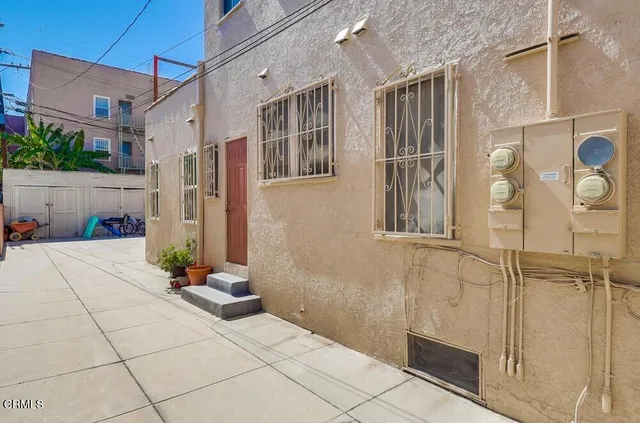 $1,099,000 | 833-835 North Ridgewood Place, Los Angeles, CA 90038