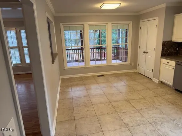 a view of an entryway with livingroom